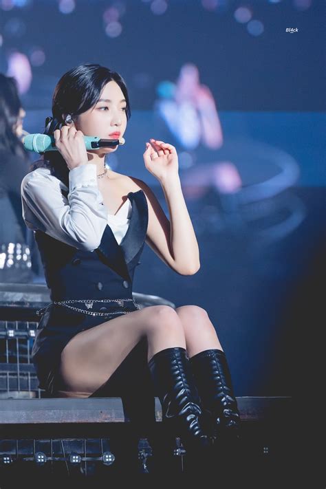 Red Velvet Joy performing at the R to V Concert Day 1  .